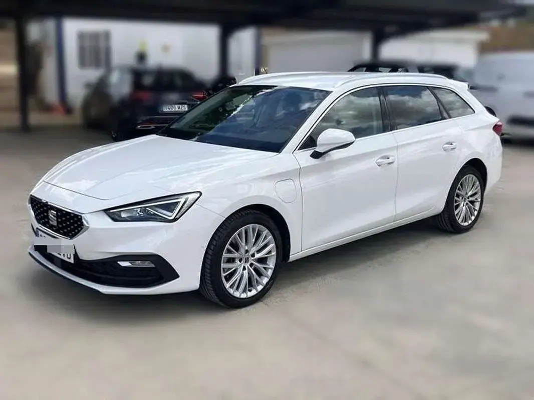 Usado Seat Leon XCELLENCE 150 CV (110 kW) 2021 Blanco Familiar