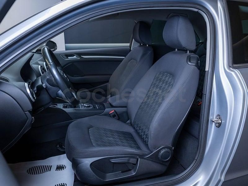 Usado Audi A3 Attraction 110 CV (80 kW) 2016 Gris / plata Berlina