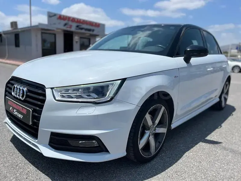 Usado Audi A1 Sportback Attraction 95 CV (69 kW) 2015 Blanco Utilitario