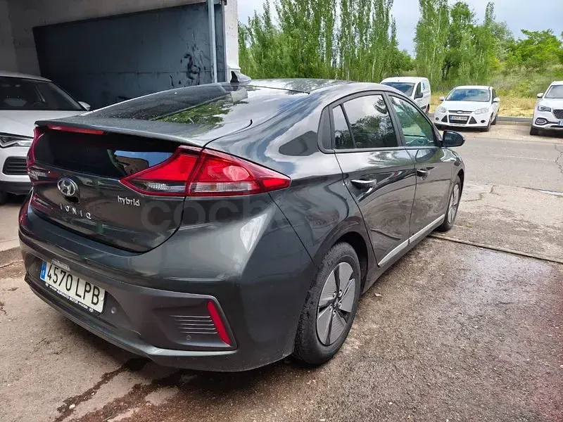Usado Hyundai Ioniq 141 CV (103 kW) 2021 Gris / plata Utilitario