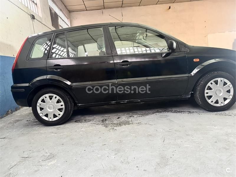 Usado Ford Fusion Trend 80 CV (58 kW) 2003 Negro Berlina