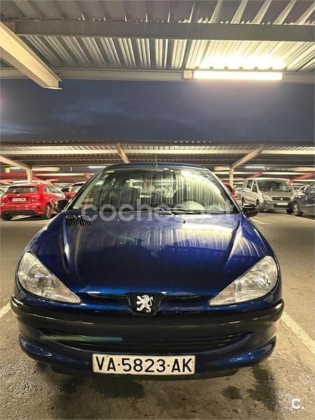Usado Peugeot 206 75 CV (55 kW) 2000 Azul Berlina