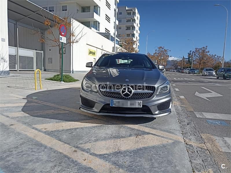 Usado Mercedes CLA200 Shooting Brake AMG line 136 CV (100 kW) 2015 Gris / plata Familiar