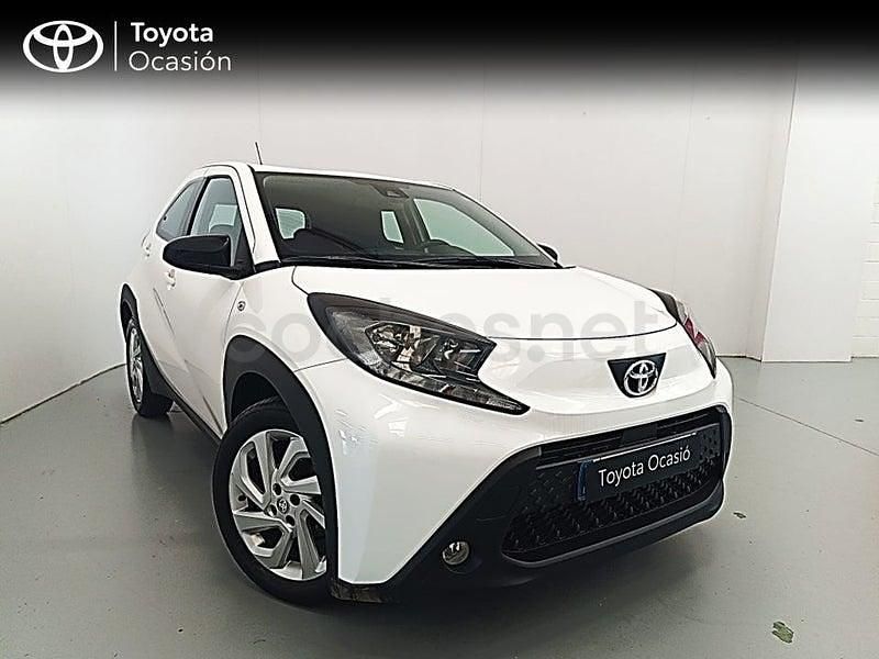 Usado Toyota Aygo X Play 72 CV (52 kW) 2024 Blanco SUV