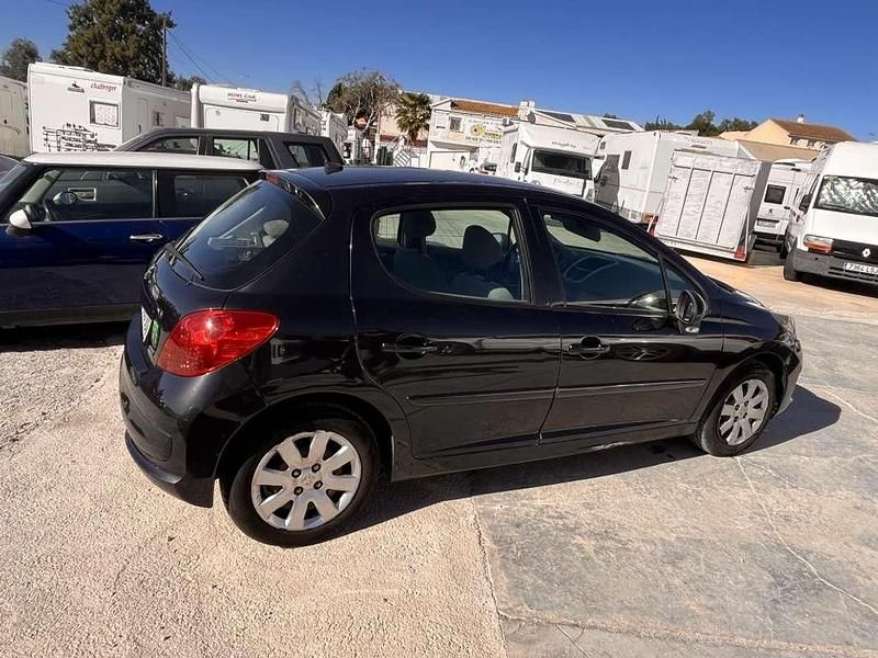 Usado Peugeot 207 Premium 90 CV (66 kW) 2008 Negro Utilitario