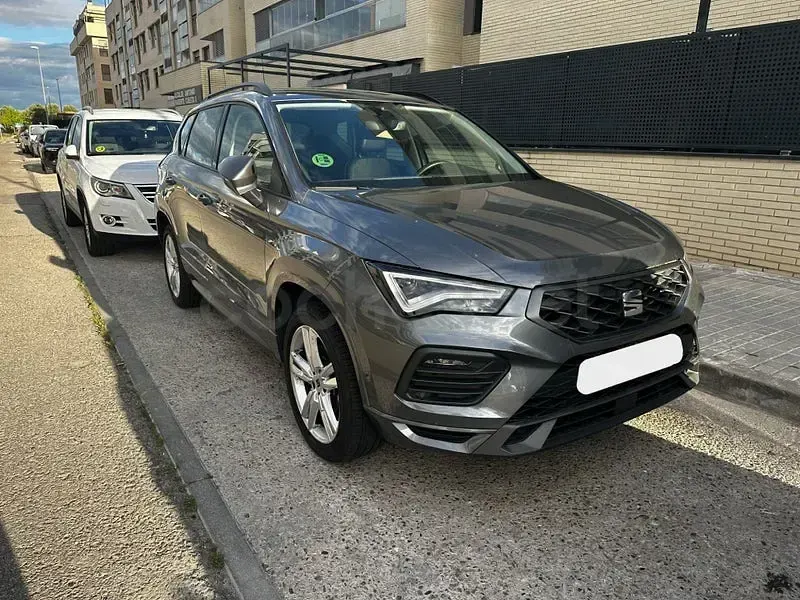 Usado Seat Ateca FR 150 CV (110 kW) 2025 Gris / plata SUV