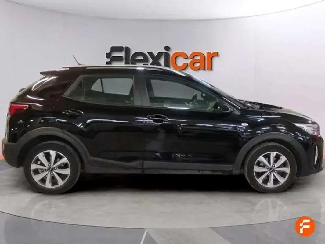 Begagnad Kia Stonic 84 HK (61 kW) 2022 Svart SUV