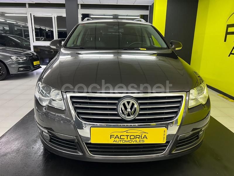 Usado VW Passat Highline 140 CV (102 kW) 2009 Gris / plata Familiar