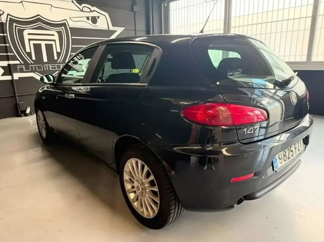 Usado Alfa Romeo 147 120 CV (88 kW) 2008 Negro Utilitario