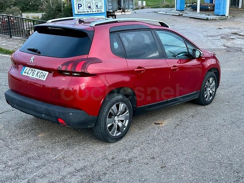 Usado Peugeot 2008 Style 100 CV (73 kW) 2018 Granate SUV