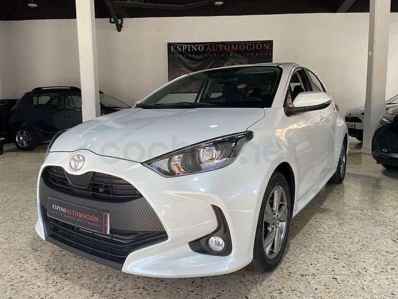 Usado Toyota Yaris Hybrid Active 116 CV (85 kW) 2024 Blanco Berlina