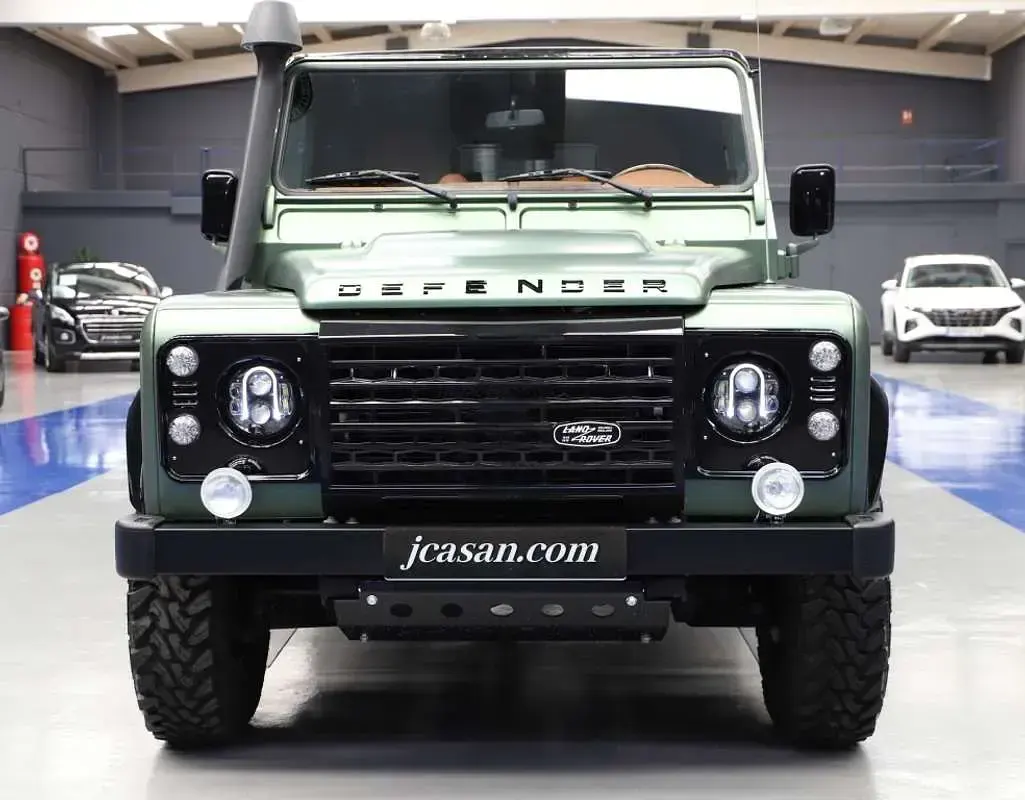 Używany Land Rover Defender 122 KM (89 kW) 2014 Zielony Kombi
