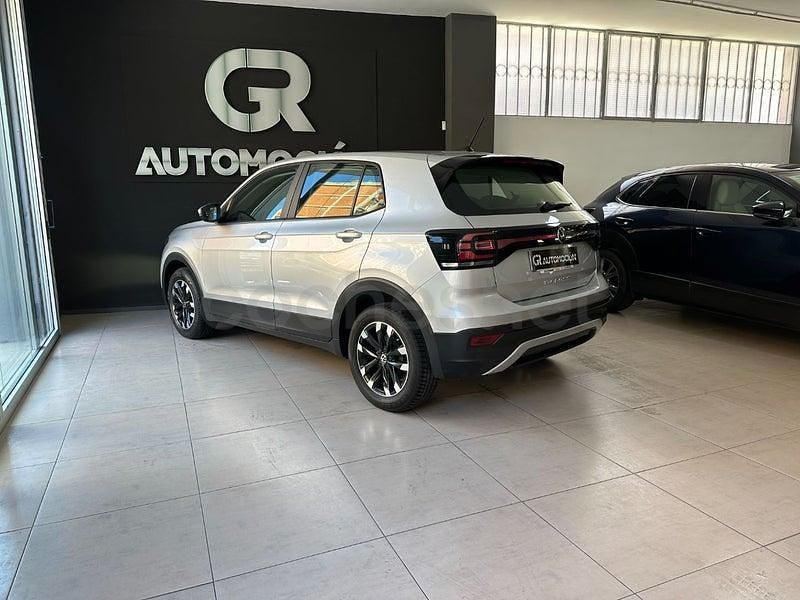 Usado VW T-Cross Advance 95 CV (69 kW) 2021 Gris / plata SUV