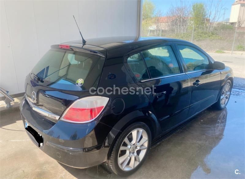Negro Usado 2004 Opel Astra Cosmo Berlina | 3000 € (Precio justo) - Imagen 1/4