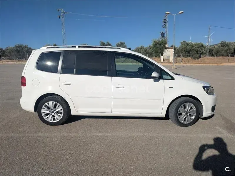 Usado VW Touran Advance 105 CV (77 kW) 2013 Blanco Monovolumen