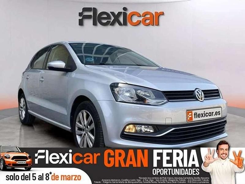 Usado VW Polo Advance 90 CV (66 kW) 2017 Gris Utilitario