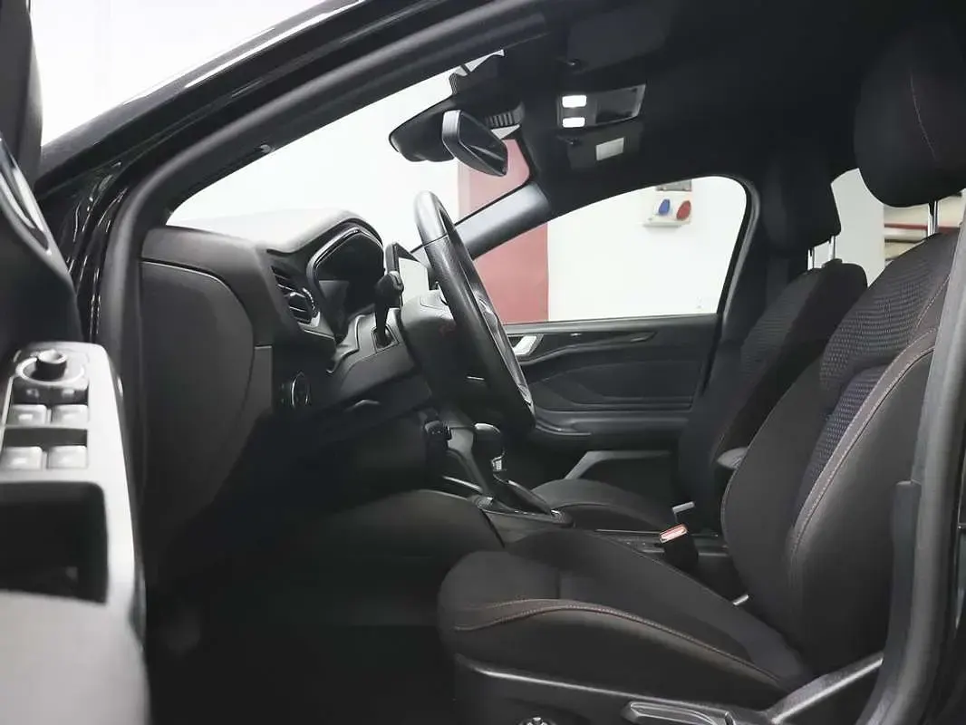 Usado Ford Focus ST-Line 155 CV (114 kW) 2024 Negro Utilitario