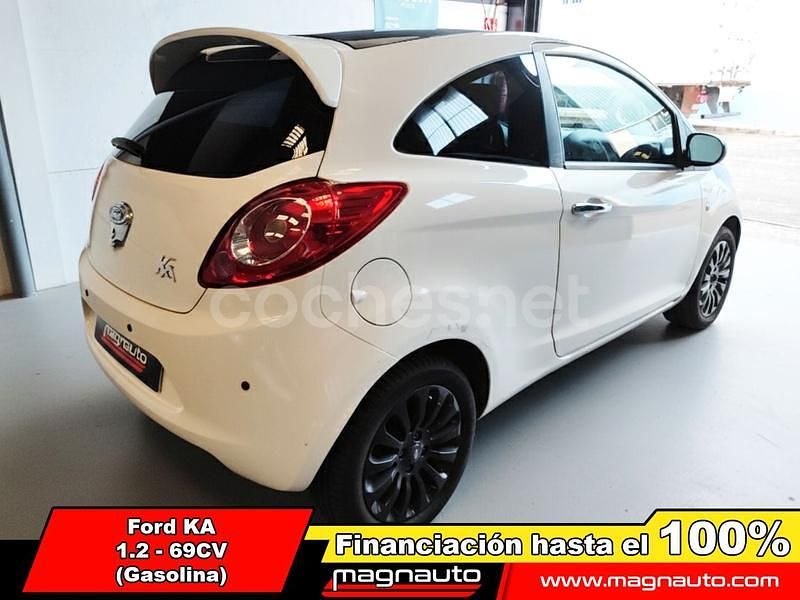 Usado Ford Ka 69 CV (50 kW) 2014 Blanco Berlina