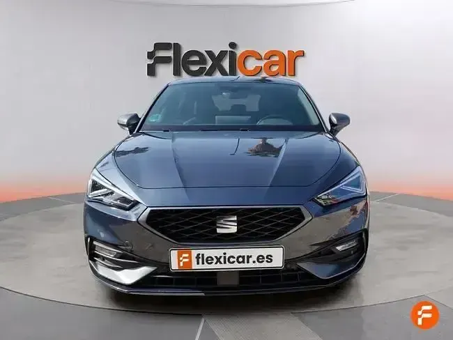 Usado Seat Leon FR 116 CV (85 kW) 2025 Gris / plata Berlina