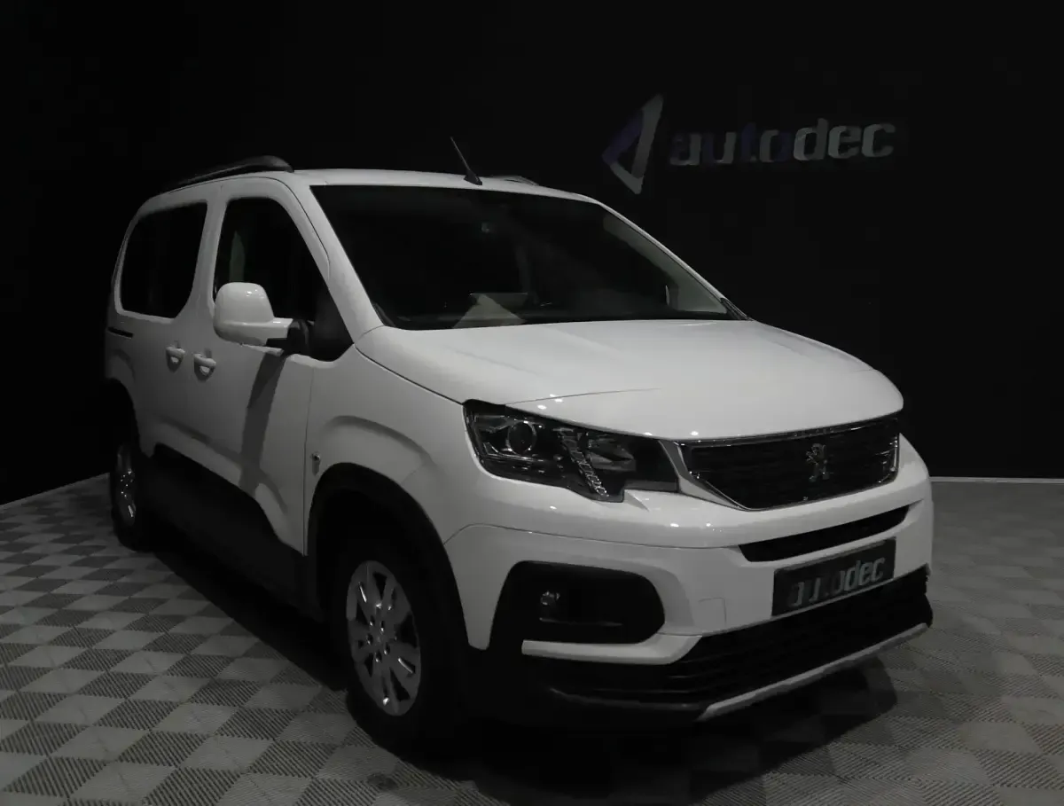 Usado Peugeot Rifter Active 100 CV (73 kW) 2021 Blanco Monovolumen