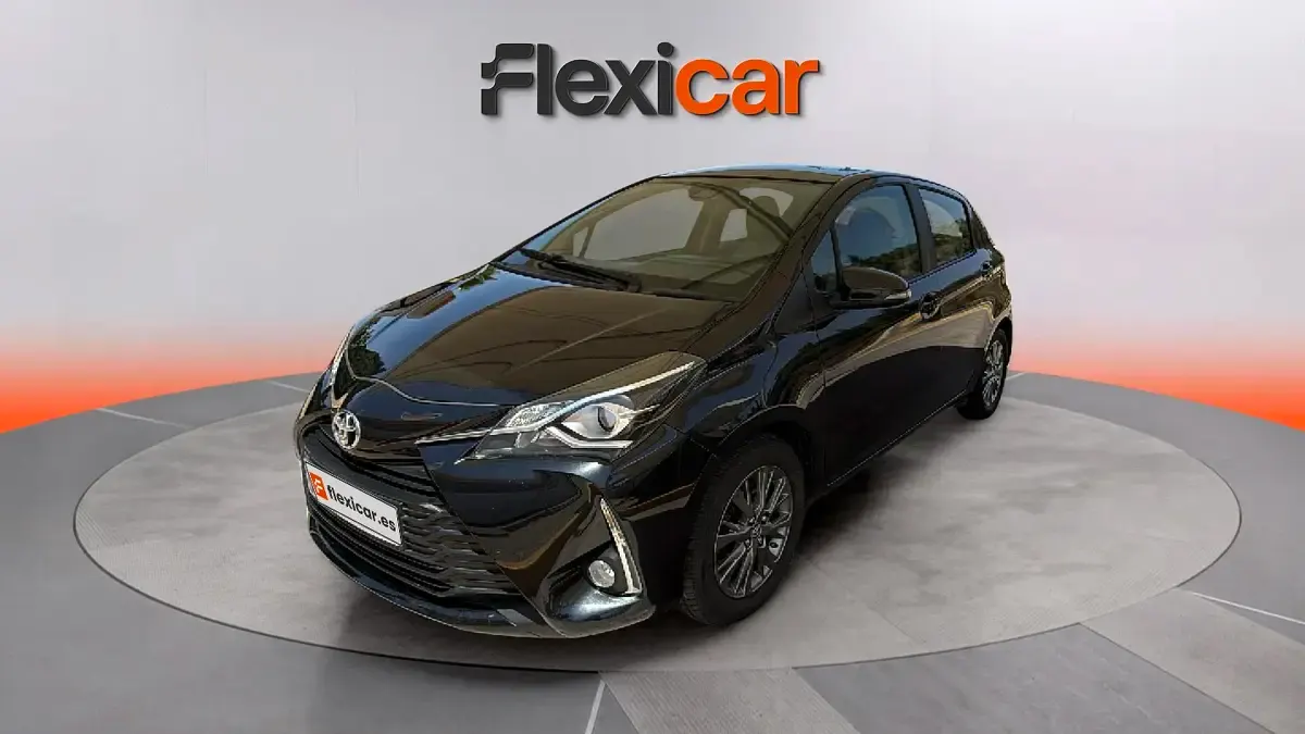 Usado Toyota Yaris Active 111 CV (81 kW) 2018 Negro Berlina