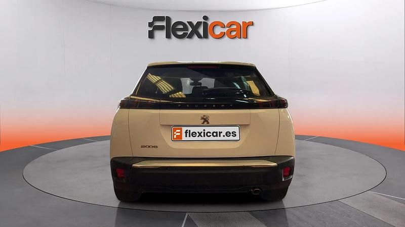 Usado Peugeot 2008 Active 110 CV (80 kW) 2021 Blanco SUV