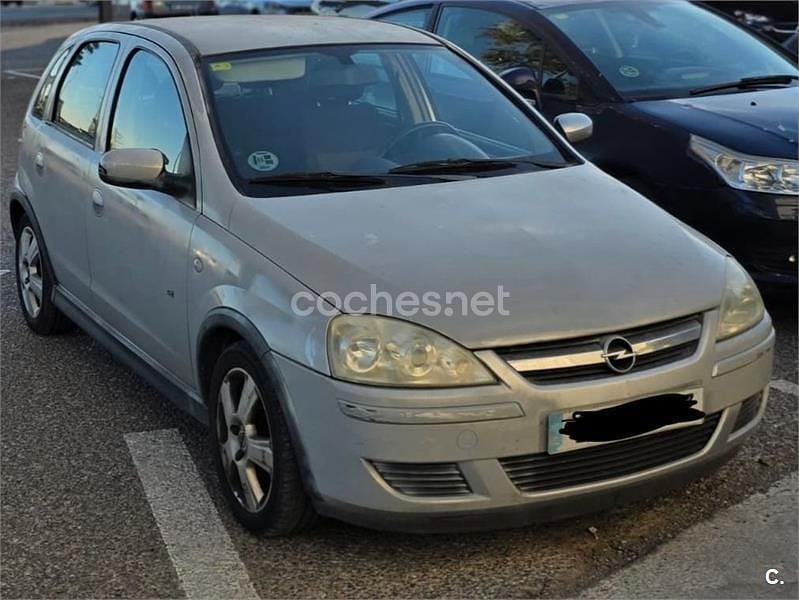 Gris / plata Usado 2004 Opel Corsa Club Berlina | 2995 € (Precio justo) - Imagen 1/1