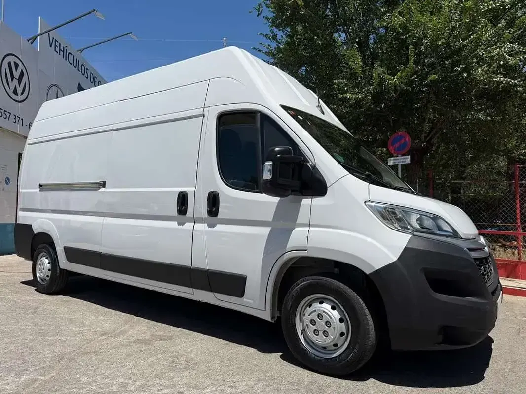 Usado Citroën Jumper 139 CV (102 kW) 2023 Blanco Monovolumen