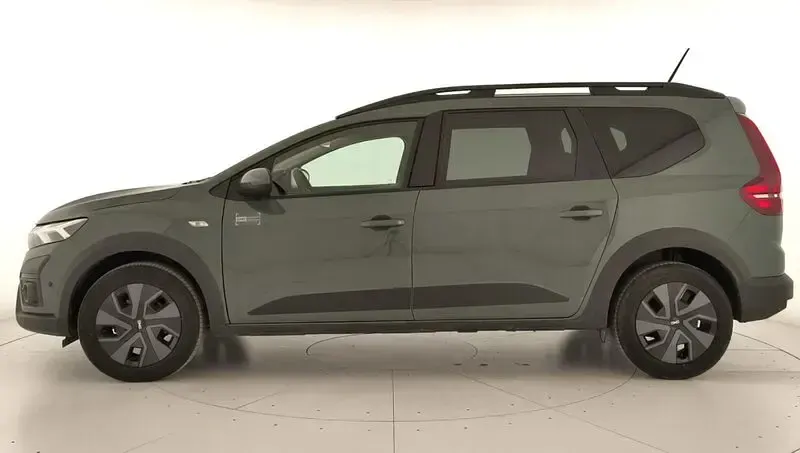 Usado Dacia Jogger Expression 100 CV (73 kW) 2026 Verde Monovolumen