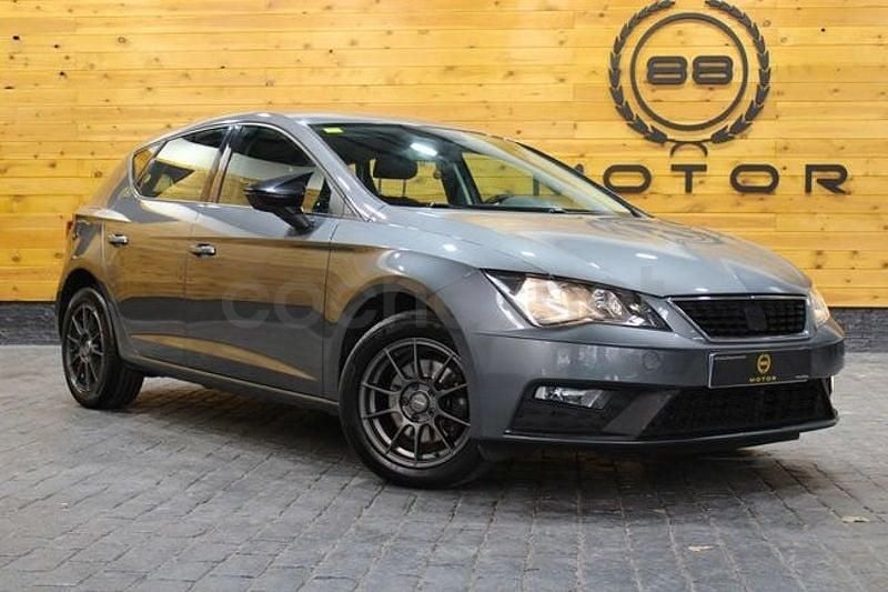Usado Seat Leon Reference 115 CV (84 kW) 2018 Gris / plata Berlina