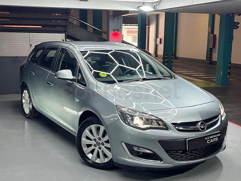 Usado Opel Astra Excellence 130 CV (95 kW) 2013 Gris / plata Familiar