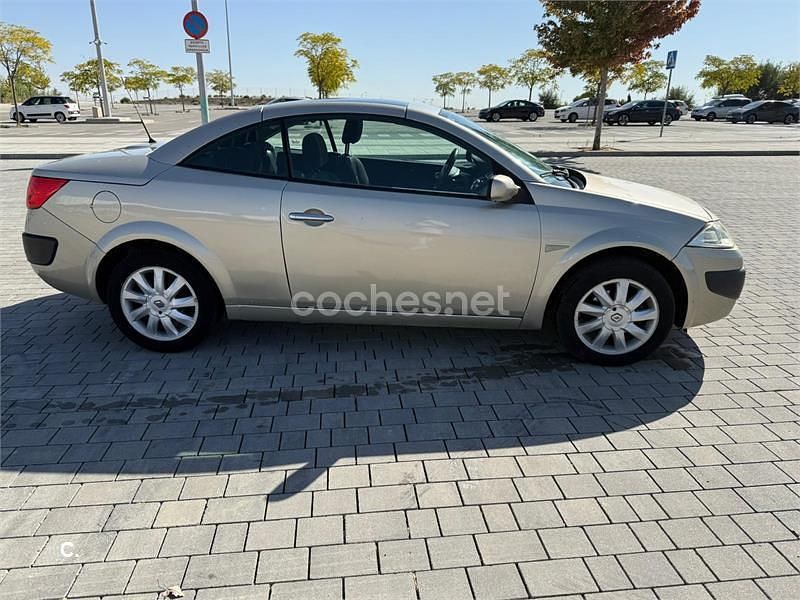 Usado Renault Mégane Cabriolet Dynamique 115 CV (84 kW) 2006 Beige Descapotable