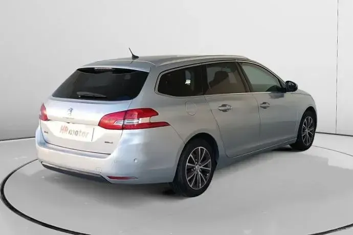 Usado Peugeot 308 Allure 132 CV (97 kW) 2017 Gris Utilitario