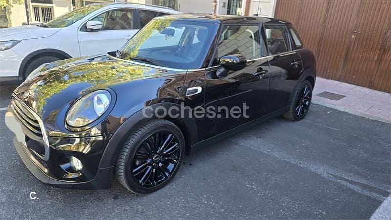 Usado Mini ONE 102 CV (75 kW) 2019 Negro Utilitario