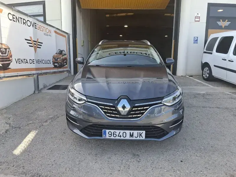 Usado Renault Mégane GrandTour Techno 140 CV (102 kW) 2023 Gris / plata Familiar