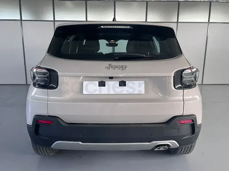 Usado Jeep Avenger Altitude 101 CV (74 kW) 2025 Gris / plata SUV