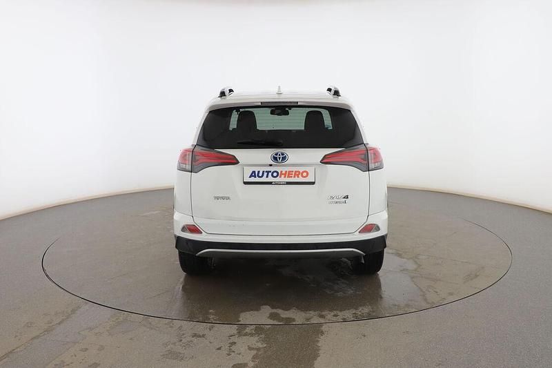 Usado Toyota RAV4 Hybrid Advance 197 CV (144 kW) 2017 Blanco SUV