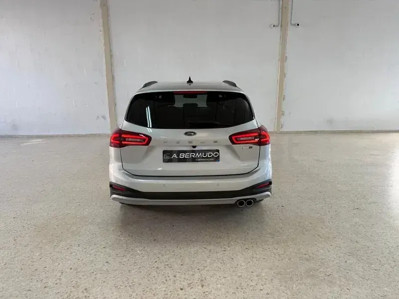 Usado Ford Focus Active X 125 CV (91 kW) 2023 Gris / plata Familiar