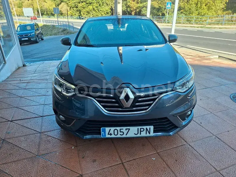 Usado Renault Mégane Bose Edition 110 CV (80 kW) 2016 Violeta / lila Berlina
