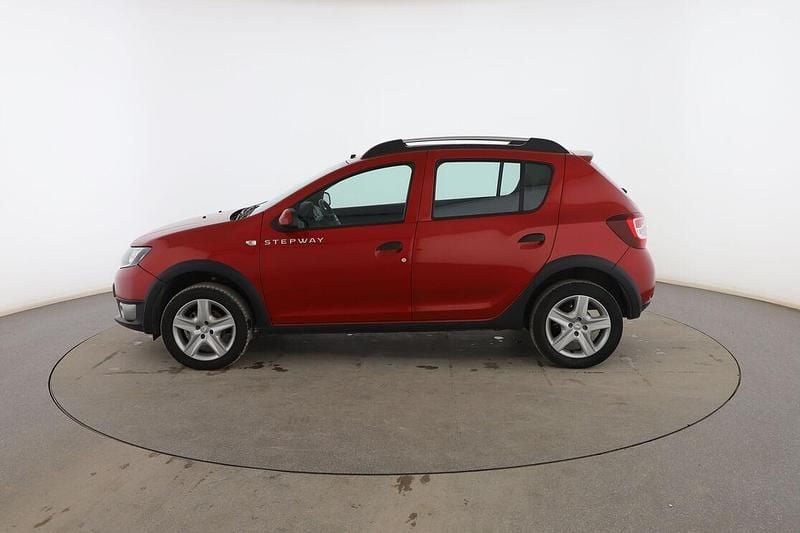 Usado Dacia Sandero Stepway 90 CV (66 kW) 2015 Rojo Utilitario
