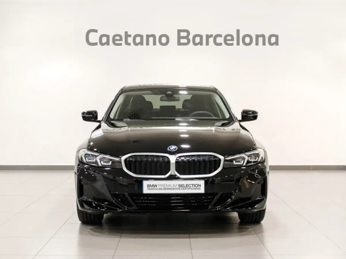 Usado BMW 330e Comfort Edition 292 CV (214 kW) 2026 Negro Berlina