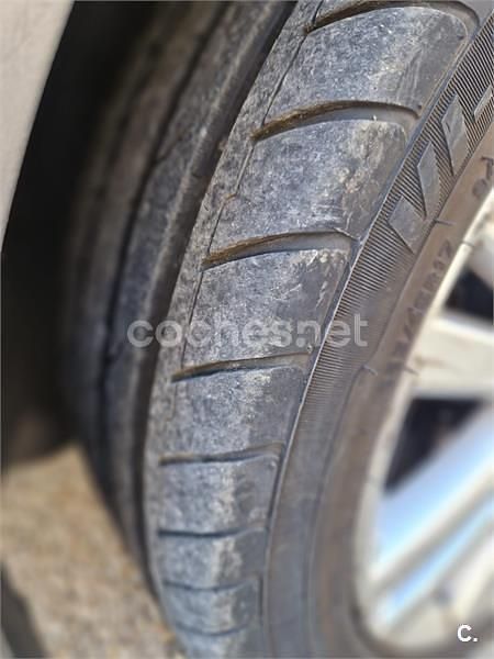 Usado VW Touran Highline 140 CV (102 kW) 2009 Gris / plata Monovolumen