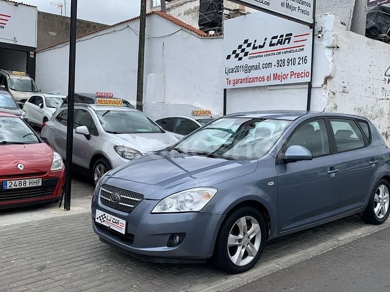 Azul Usado 2007 Kia Ceed Active Berlina | 3900 € - Imagen 1/4