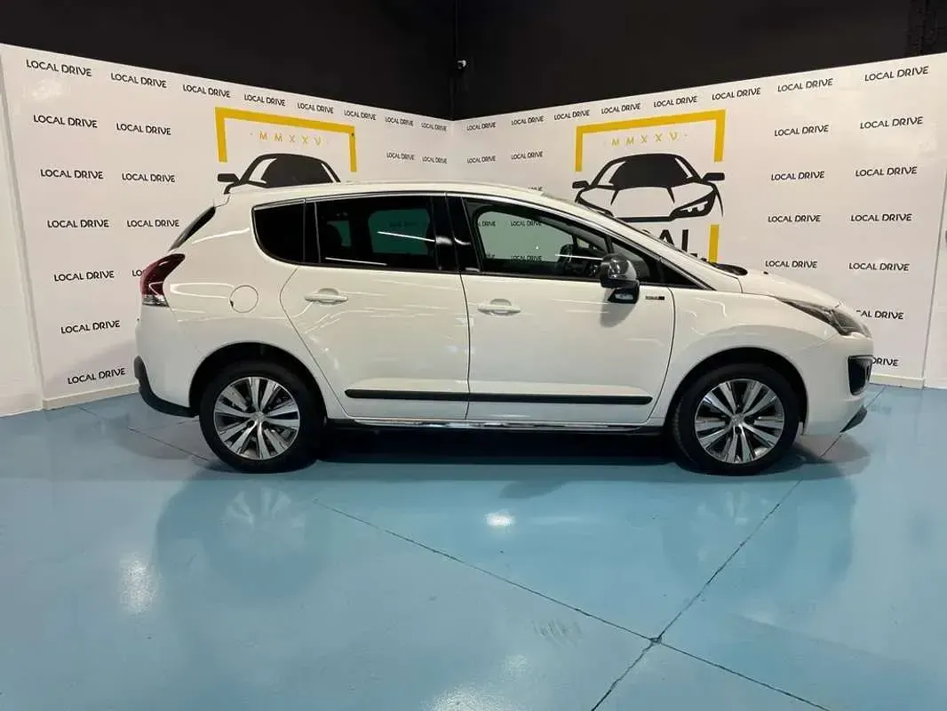 Usado Peugeot 3008 Allure 131 CV (96 kW) 2016 Blanco Monovolumen