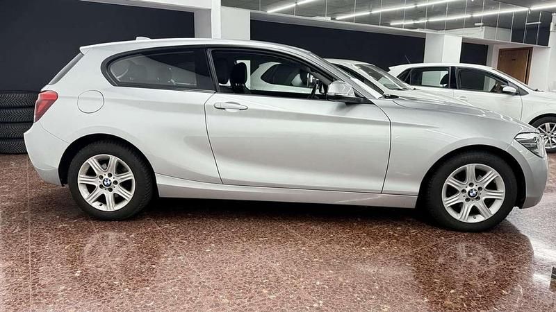 Usado BMW 114 102 CV (75 kW) 2014 Gris Utilitario