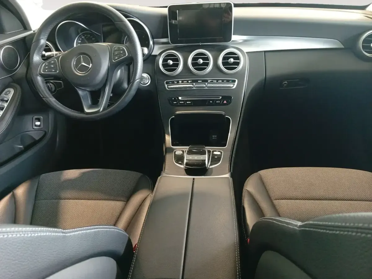 Usado Mercedes C220 Avantgarde 170 CV (125 kW) 2016 Negro Familiar