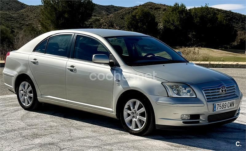 Usado Toyota Avensis Executive 116 CV (85 kW) 2003 Gris / plata Berlina