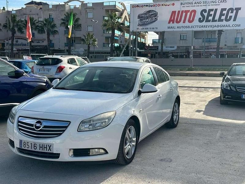 Usado Opel Insignia Selective 131 CV (96 kW) 2012 Blanco Berlina