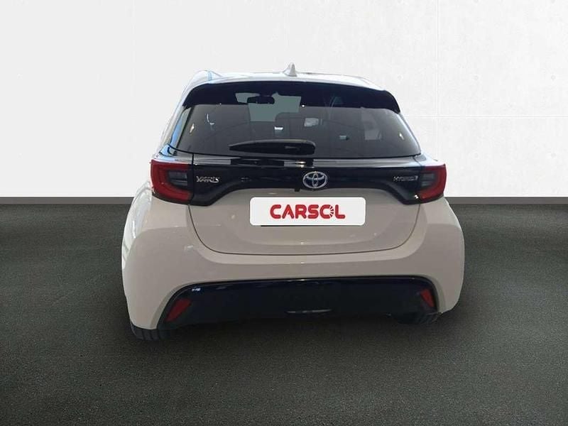 Usado Toyota Yaris Hybrid Style 116 CV (85 kW) 2024 Blanco Utilitario