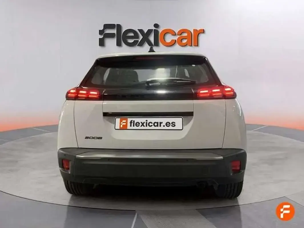 Usado Peugeot 2008 Active 101 CV (74 kW) 2023 Blanco SUV